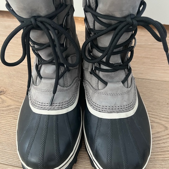 Sorel Caribou Boot - Shale/stone color Size 8 women’s - Picture 5 of 8